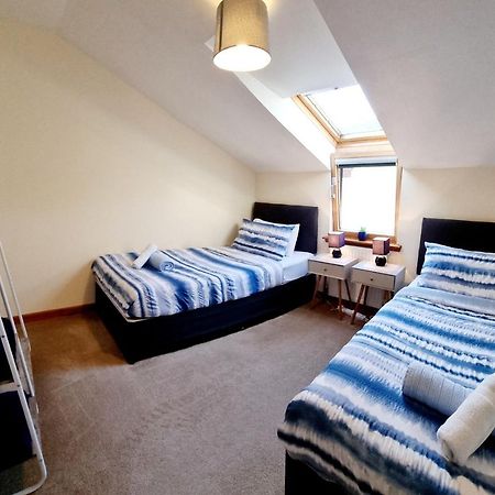 Stylish 2 Bedroom - 2 Miles Inverness City Centre エクステリア 写真