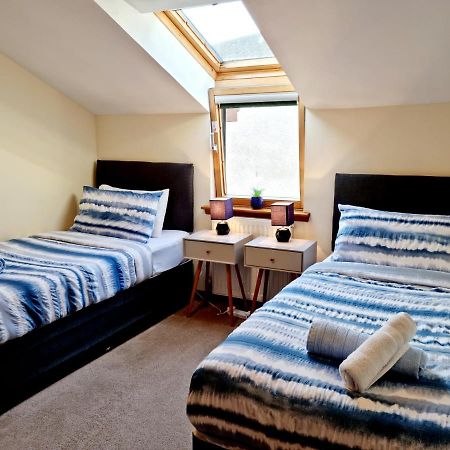 Stylish 2 Bedroom - 2 Miles Inverness City Centre エクステリア 写真