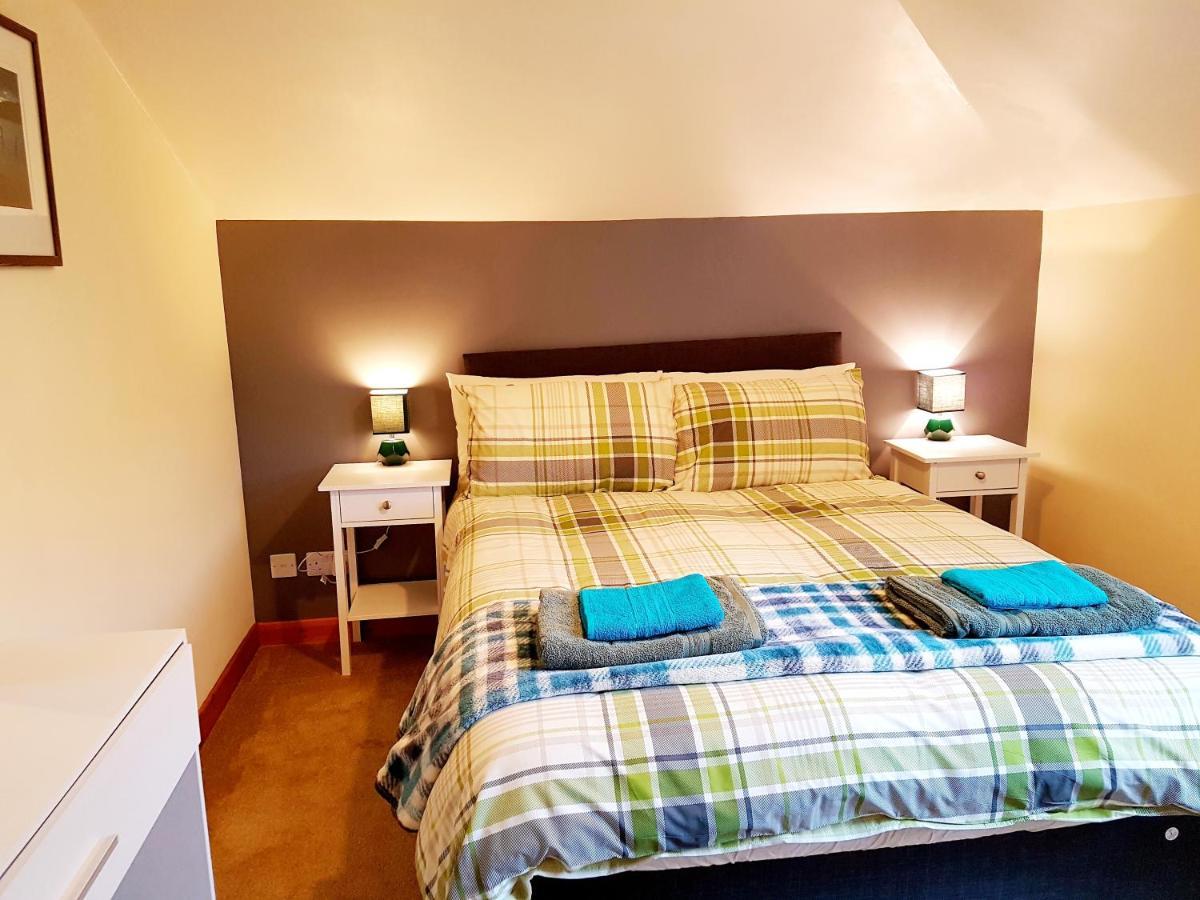 Stylish 2 Bedroom - 2 Miles Inverness City Centre エクステリア 写真