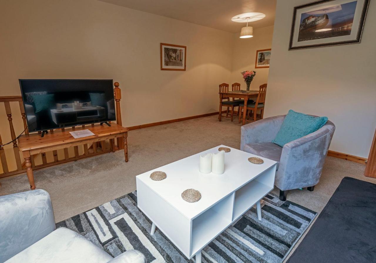 Stylish 2 Bedroom - 2 Miles Inverness City Centre エクステリア 写真