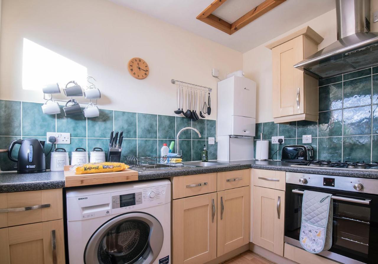 Stylish 2 Bedroom - 2 Miles Inverness City Centre エクステリア 写真