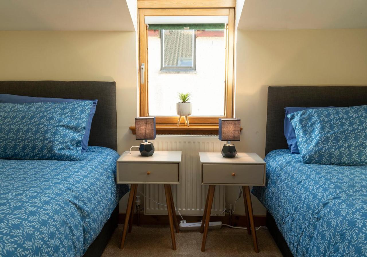Stylish 2 Bedroom - 2 Miles Inverness City Centre エクステリア 写真