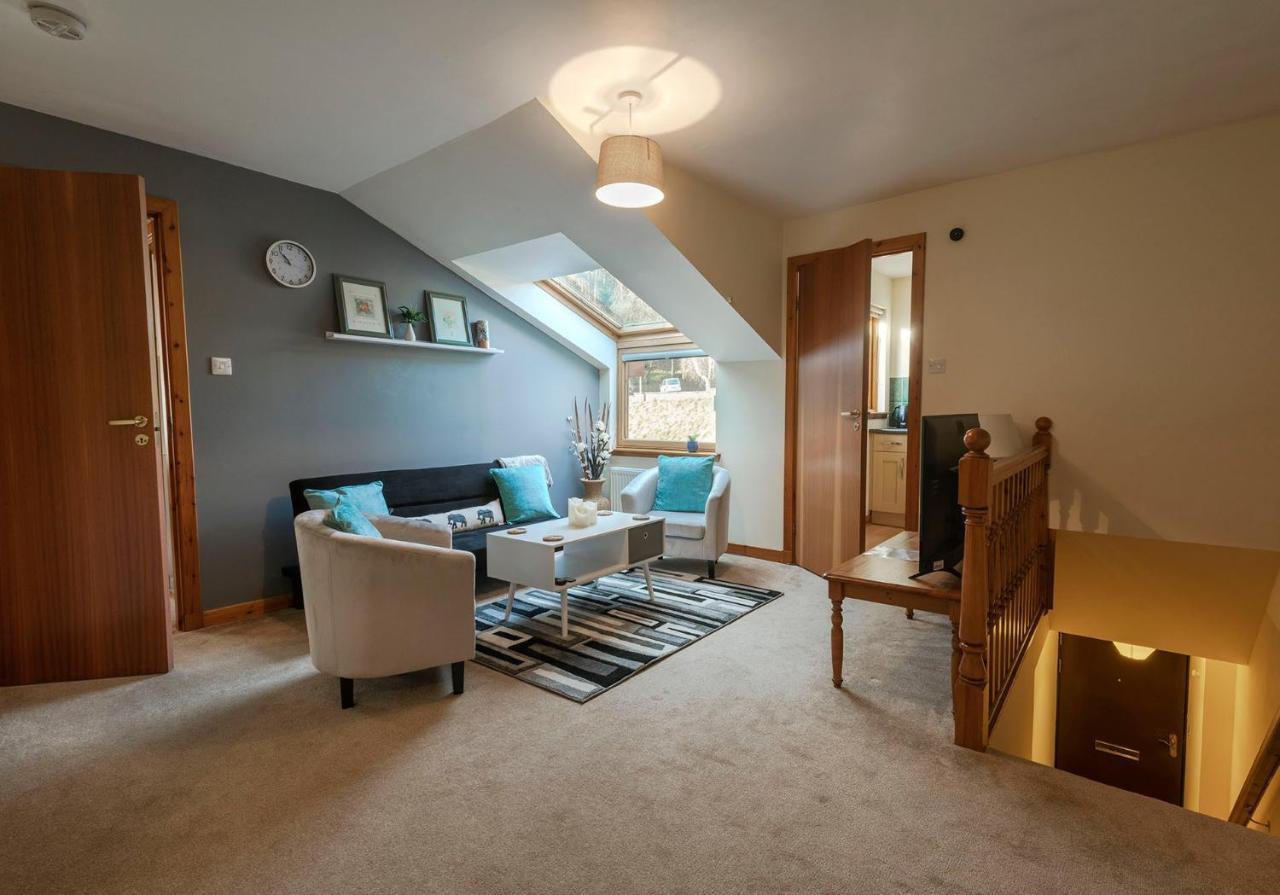 Stylish 2 Bedroom - 2 Miles Inverness City Centre エクステリア 写真