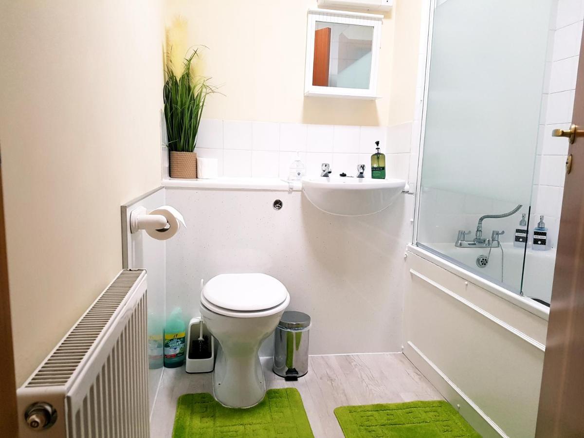 Stylish 2 Bedroom - 2 Miles Inverness City Centre エクステリア 写真