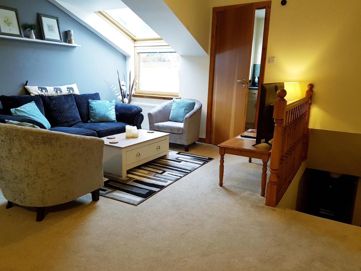 Stylish 2 Bedroom - 2 Miles Inverness City Centre エクステリア 写真