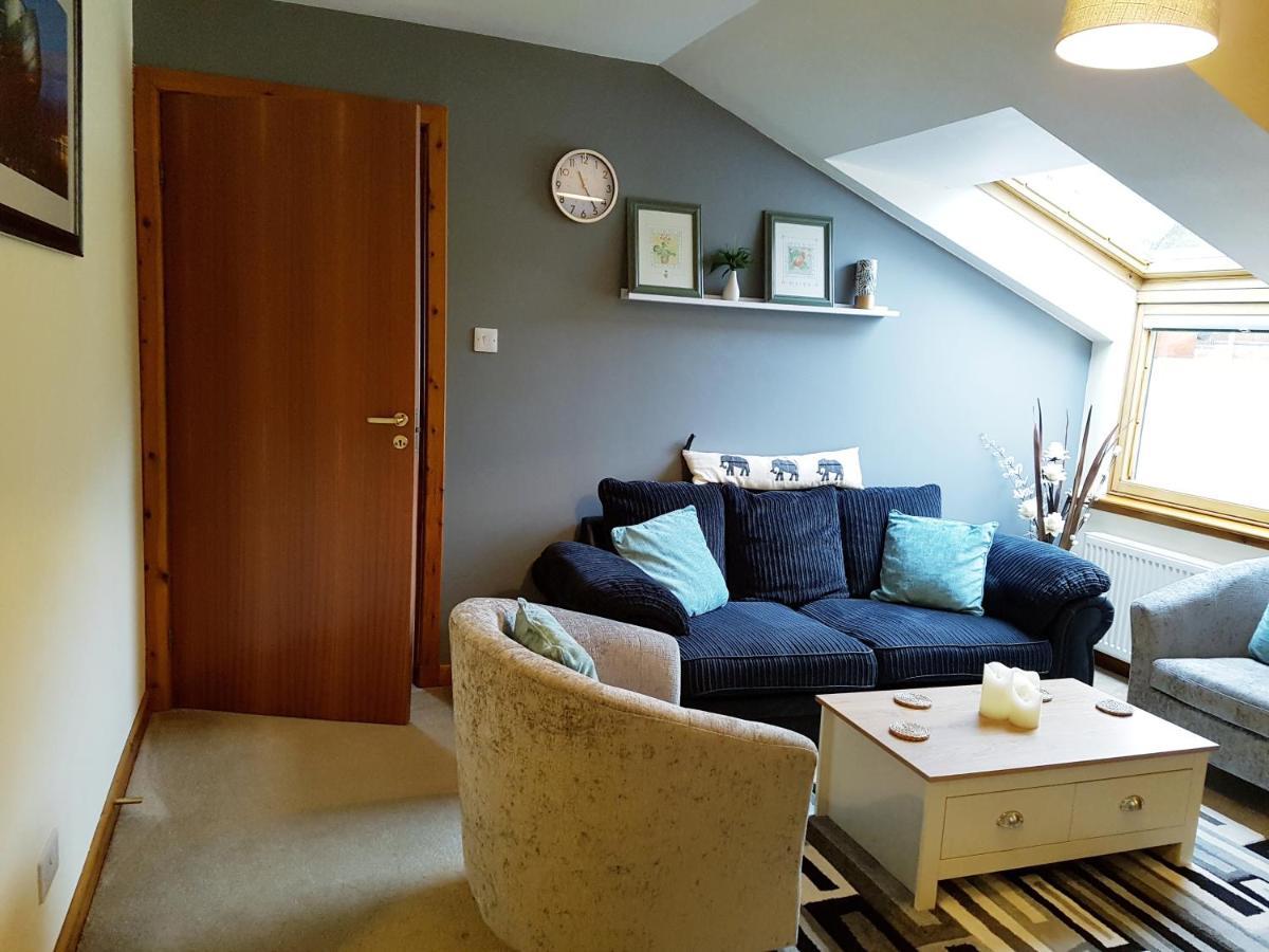 Stylish 2 Bedroom - 2 Miles Inverness City Centre エクステリア 写真