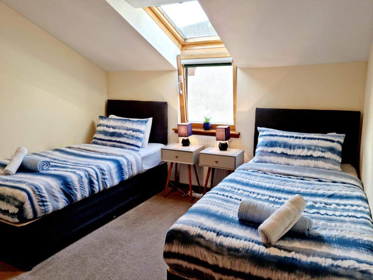 Stylish 2 Bedroom - 2 Miles Inverness City Centre エクステリア 写真